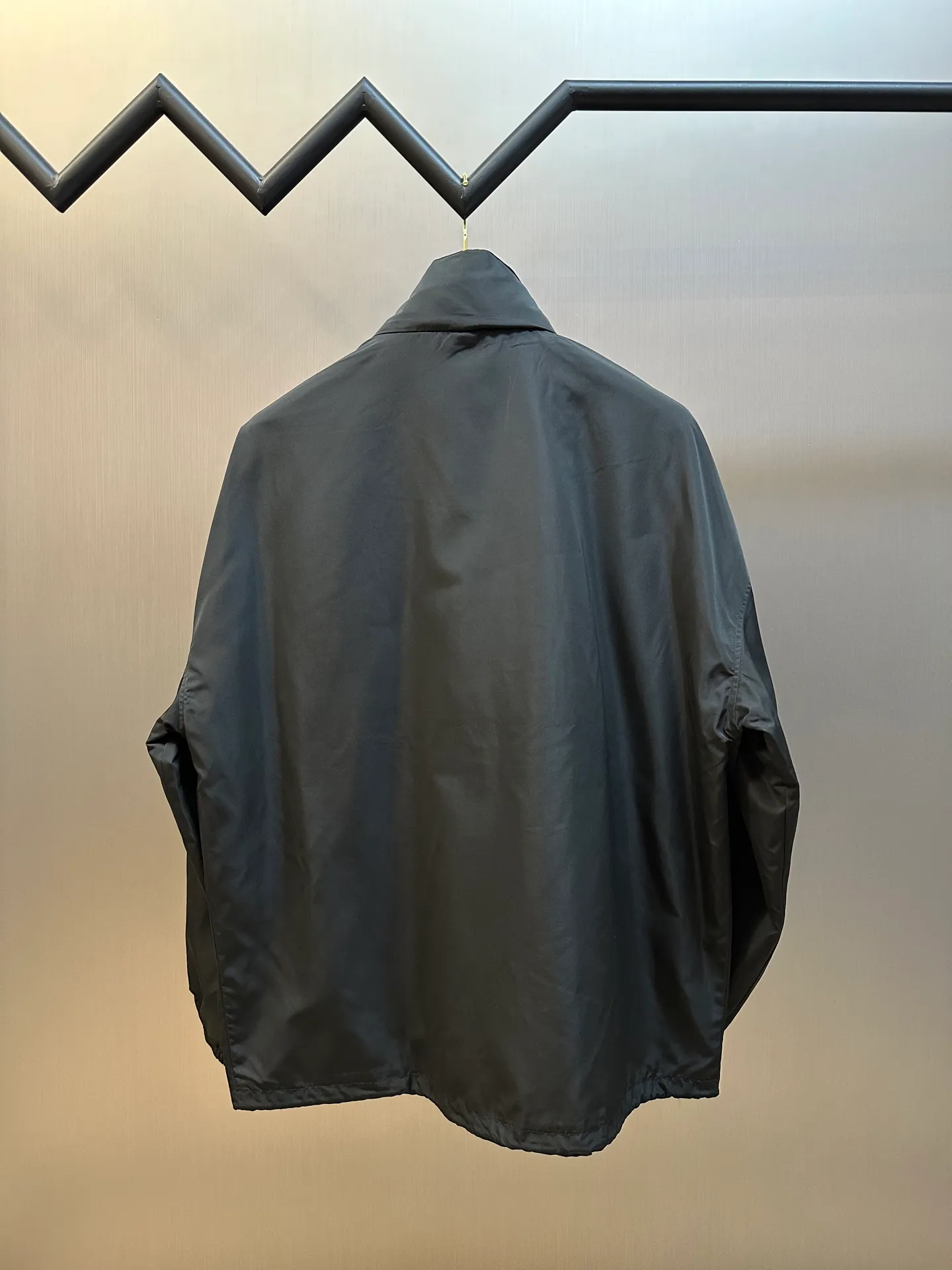 SAINT LAURENT 100% ， ，Wear-Resistant ， ， 。 ， 。 58% +42% 。 “ ”， ， ， 。 。 。 ， ， SAINT LAURENT 。 ， 。 size：46.48.50.52